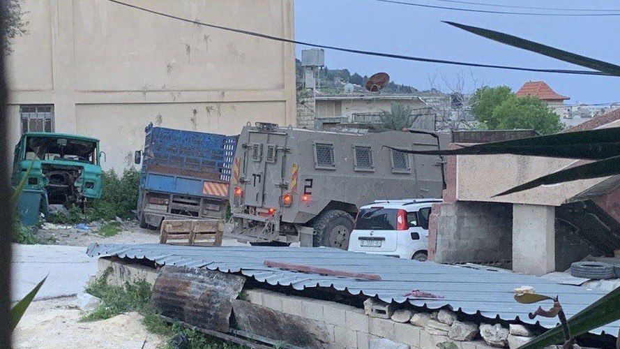 قوات الاحتلال تعتقل شاباً من قرية تل غرب نابلس