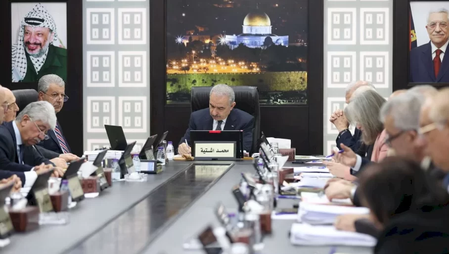 اشتية: يجب إلزام "إسرائيل" بإعادة ربط المياه والكهرباء والسماح لمواطني شمال غزة بالعودة إلى بيوتهم