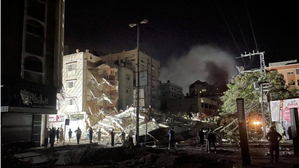 12 شهيدا في قصف للاحتلال عند دوار الكويت بمدينة غزة
