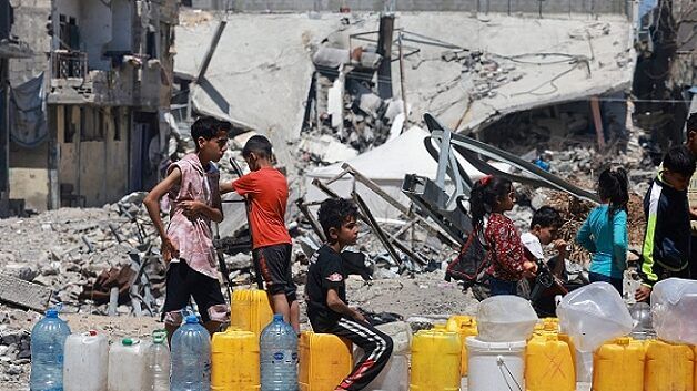 الموت يلاحق أهالي قطاع غزة.. تزايد خطر انتشار الأمراض المعدية والفتاكة في القطاع