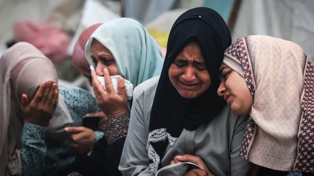 الاحتلال يرتكب 6 مجازر في غزة.. وارتفاع حصيلة الشهداء إلى أكثر من 33 ألفاً