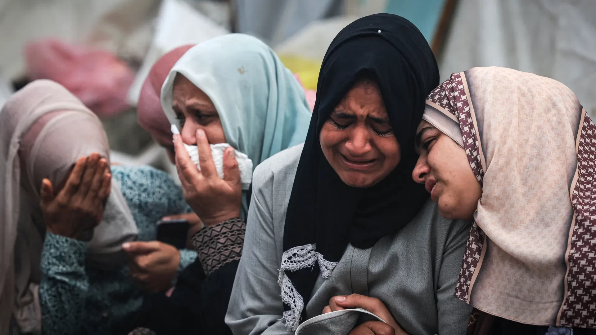 الاحتلال يرتكب 6 مجازر في غزة.. وارتفاع حصيلة الشهداء إلى أكثر من 33 ألفاً