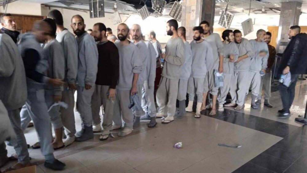 بعد تعذيبهم والتنكيل بهم.. قوات الاحتلال تفرج عن 150 فلسطينيا من قطاع غزة