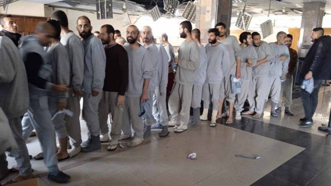 بعد تعذيبهم والتنكيل بهم.. قوات الاحتلال تفرج عن 150 فلسطينيا من قطاع غزة