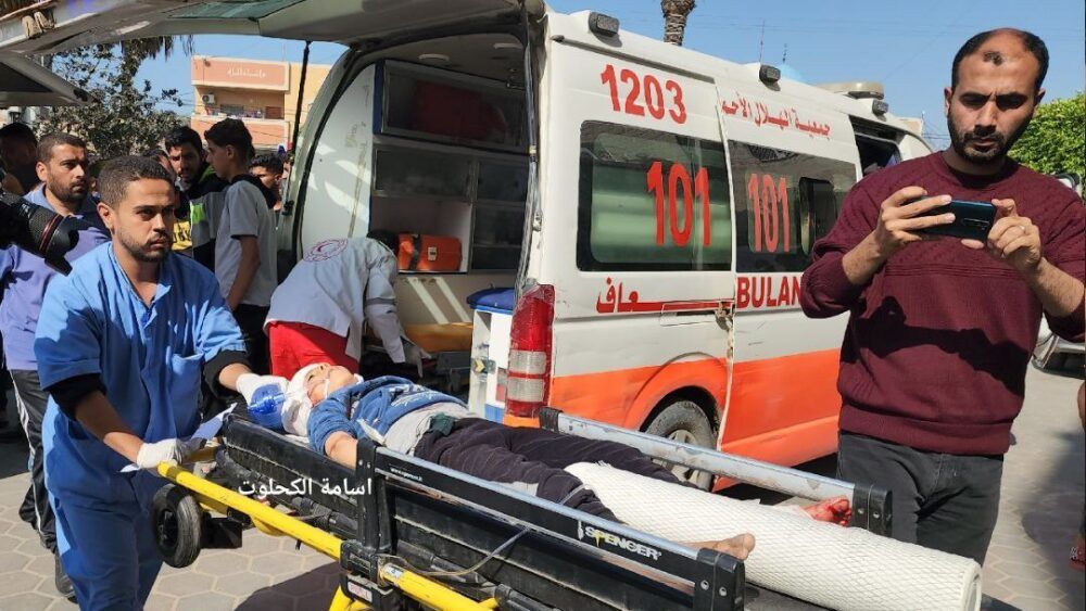 في اليوم الـ193 من العدوان.. شهداء وجرحى والاحتلال يقطع الاتصالات ويتوغل بريًا في شمال قطاع غزة