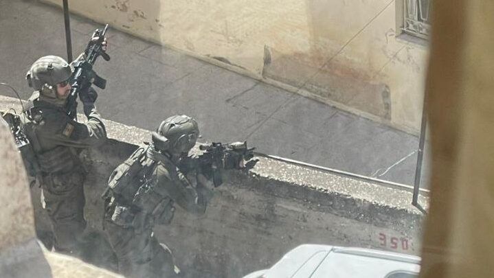 عقب اقتحام الاحتلال لمنطقتين.. الاحتلال يعتقل مواطنيْن من نابلس