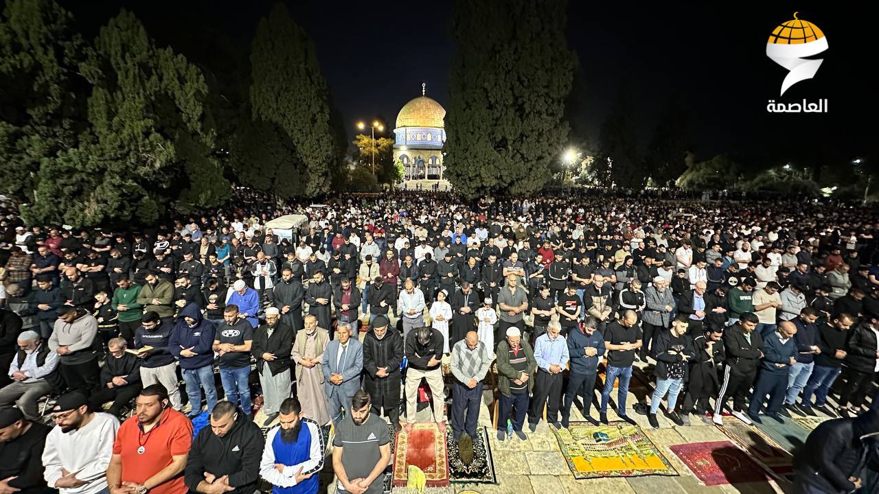 في الليلة الوترية الثالثة.. 50 ألف يؤدون صلاتي العشاء والتراويح في المسجد الأقصى