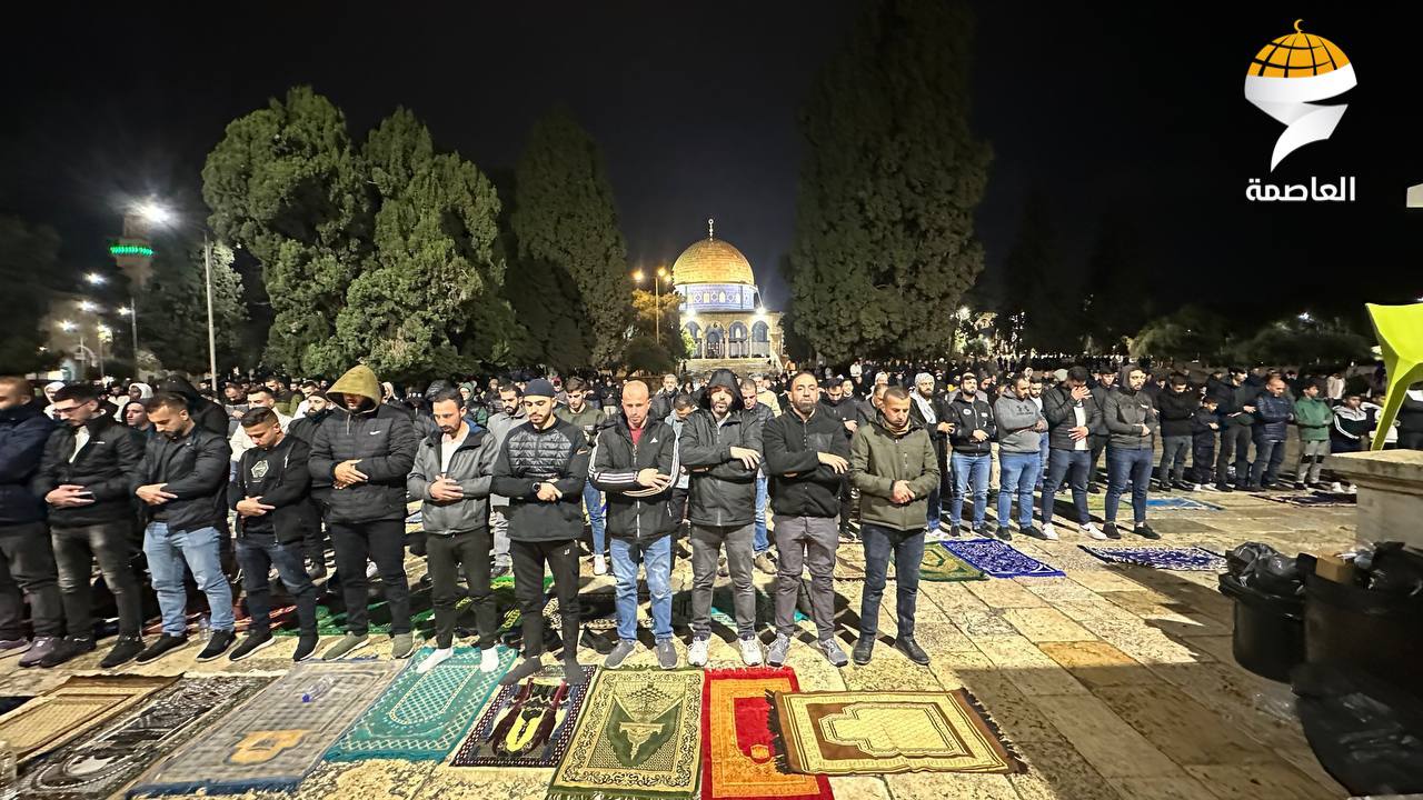 في أخر صلاة تراويح.. 20 ألفاً يؤدون صلاتي العشاء والقيام في المسجد الأقصى المبارك