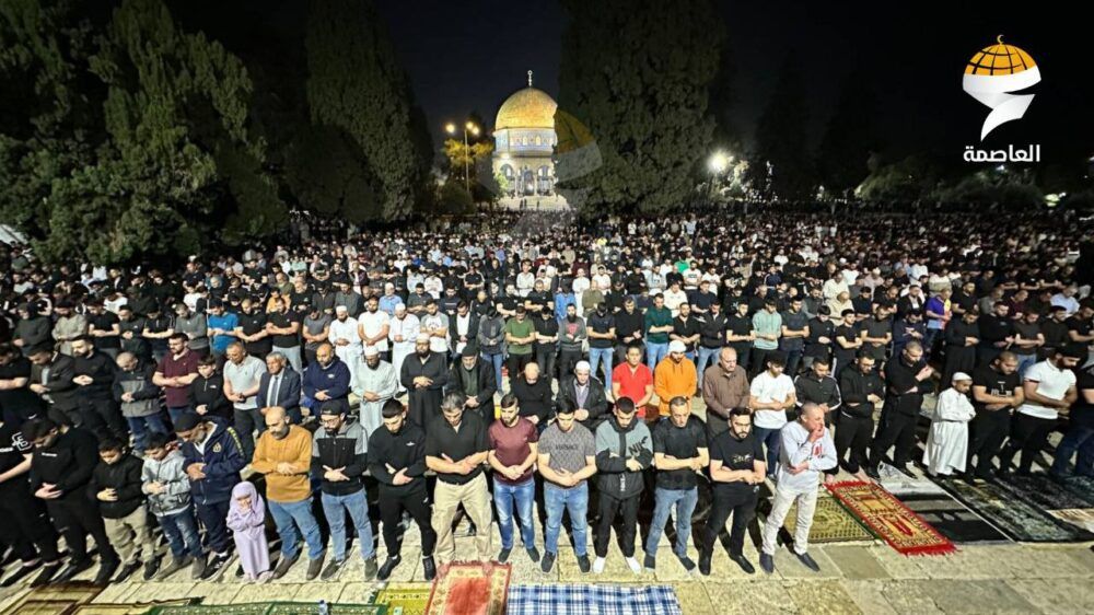45 ألفا يؤدون صلاتي العشاء والتراويح في المسجد الأقصى المبارك