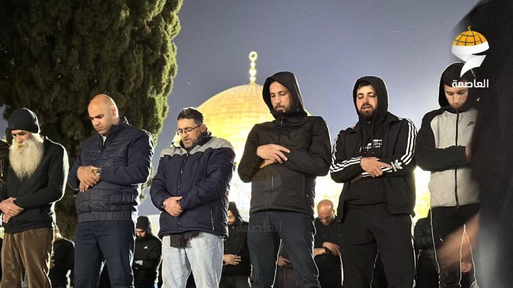 25 ألفا يؤدون صلاتي العشاء والتراويح في الأقصى