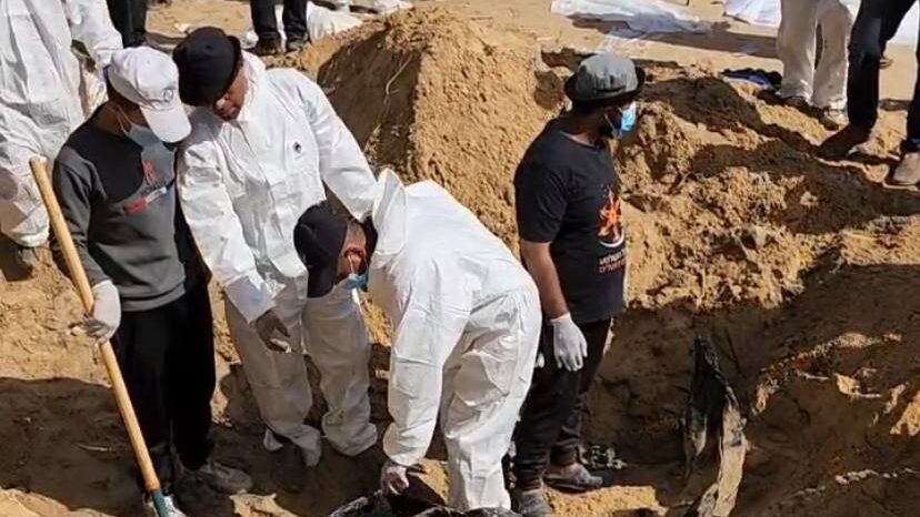 اليوم 198 للعدوان على قطاع غزة.. الكشف عن مقبرة جماعية في خانيونس
