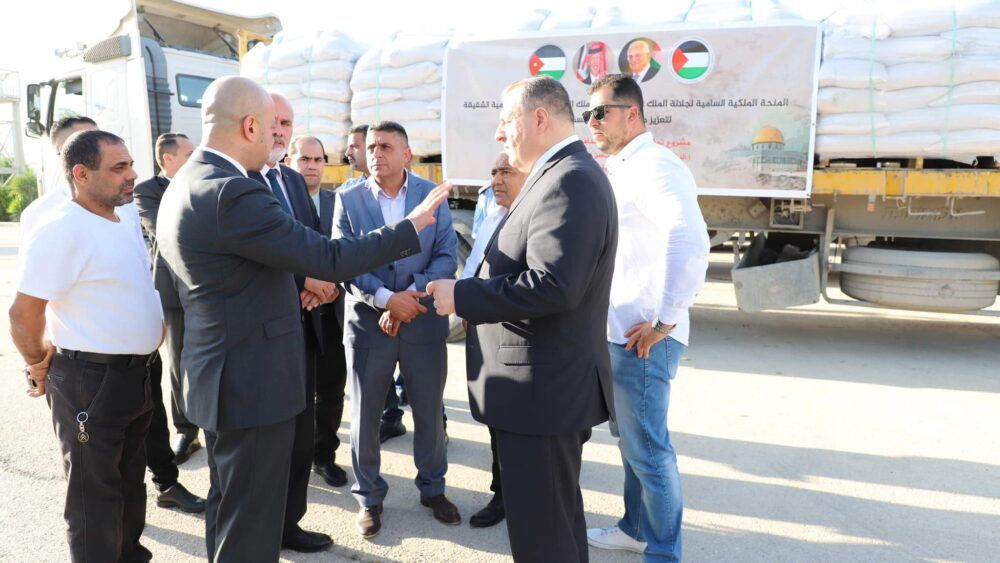 الحكومة الفلسطينية تتسلم الدفعة الأولى من المنحة الأردنية للحبوب