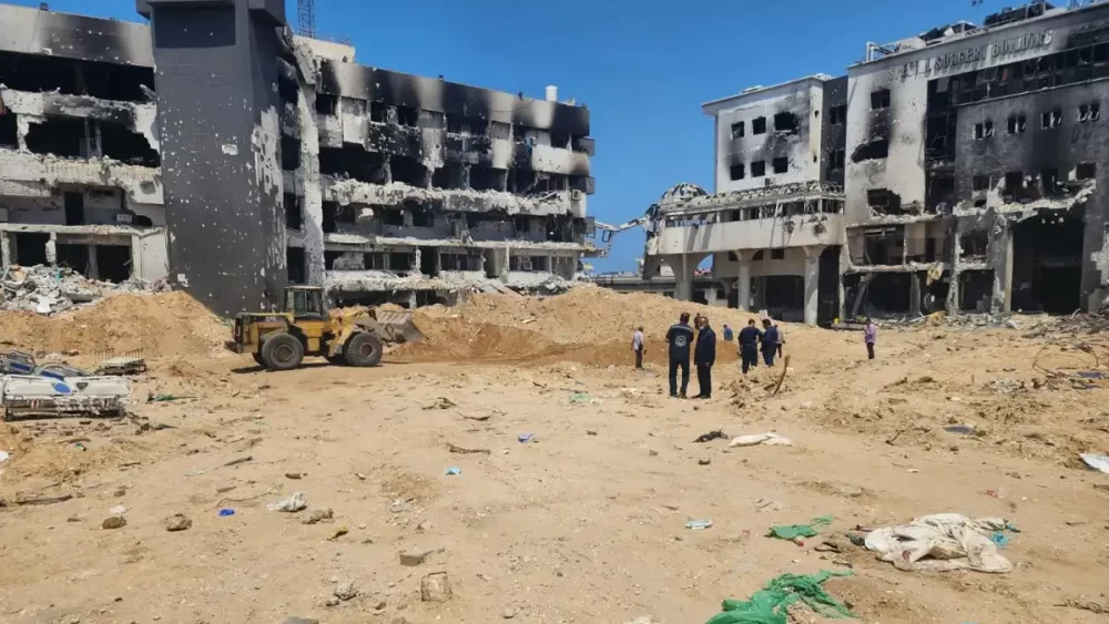 غزة: انتشال 9 جثامين من مقابر جماعية جديدة في مجمع الشفاء الطبي