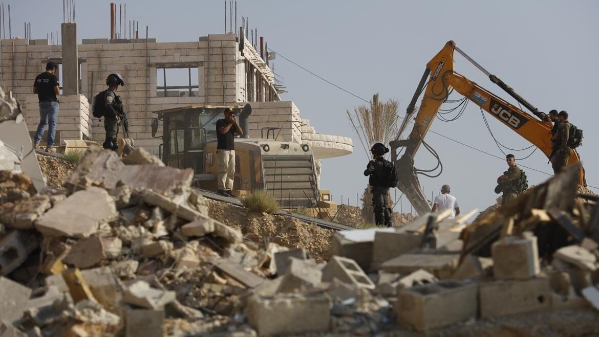 الاحتلال يهدم تسوية منزل في أم الريحان غرب جنين