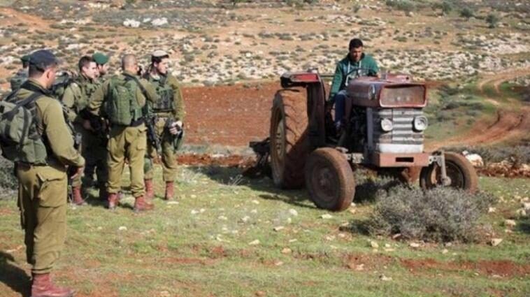 الاحتلال يستولي على جرار زراعي ويعتقل صاحبه جنوب نابلس