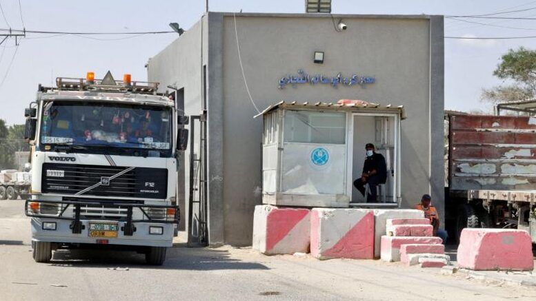 الاحتلال يعيد فتح معبر كرم أبو سالم التجاري ويواصل اغلاق معبر رفح