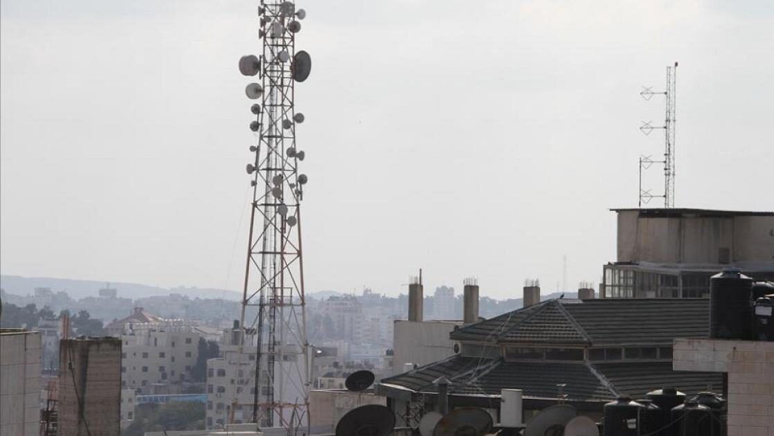 "الإحصاء" و"الاتصالات": الاحتلال قطع الاتصالات عن قطاع غزة أكثر من 10 مرات منذ بدء العدوان