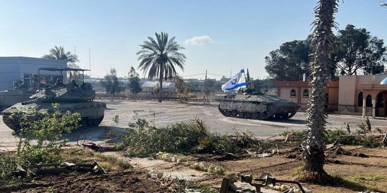 الاحتلال يمنع دخول 3 آلاف شاحنة مساعدات و 690 مريضا من السفر