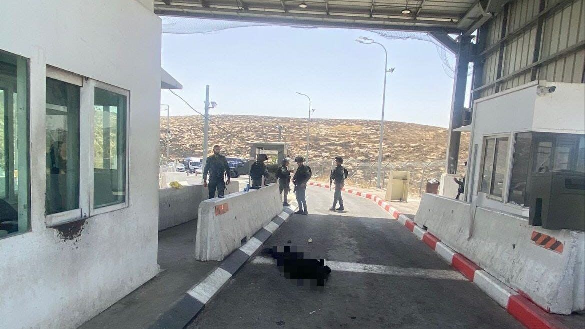 الاحتلال يطلق النار على شاب قرب حاجز الكونتينر العسكري