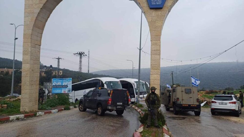 الاحتلال يعرقل حركة تنقل المواطنين في ديراستيا شمال غرب سلفيت