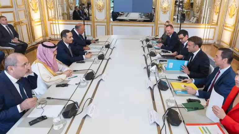 ماكرون يبحث مع 4 وزراء عرب تكثيف جهود وقف إطلاق النار بغزة