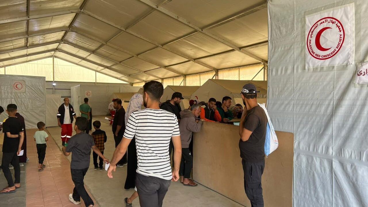 الهلال الأحمر الفلسطيني: إخلاء مستشفى القدس الميداني في رفح بسبب تهديدات الاحتلال