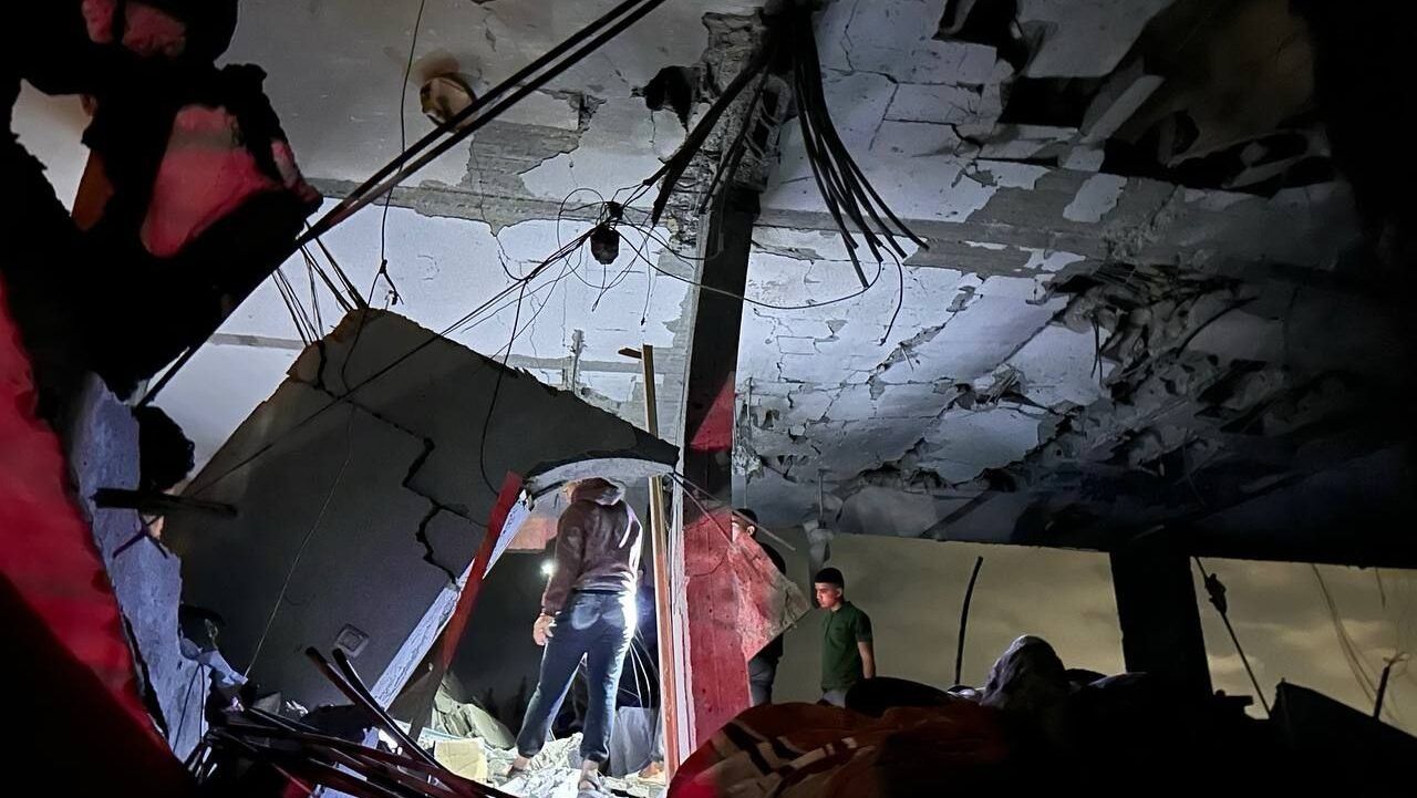 اليوم الـ212 للعدوان: الاحتلال يستهدف منازل وأراضي زراعية على مناطق متفرقة في قطاع غزة