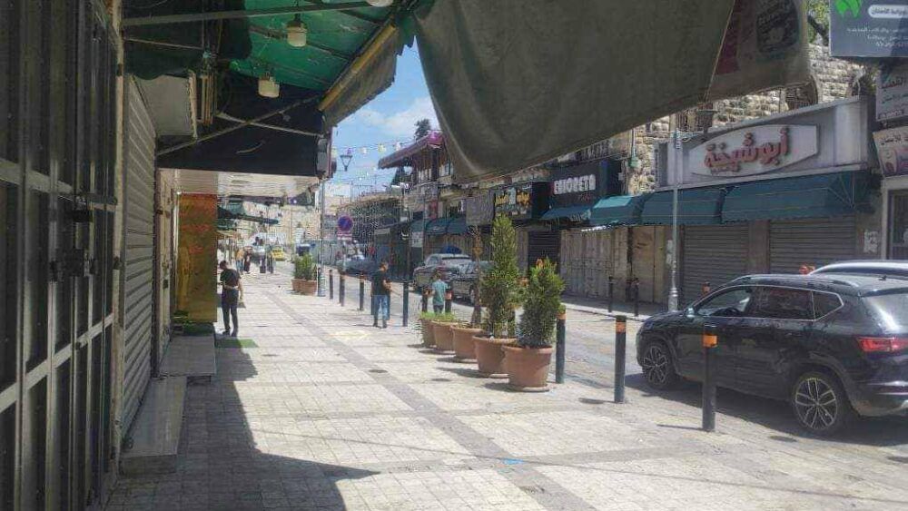 الإضراب الشامل يعم محافظة طولكرم حدادا على شهداء دير الغصون