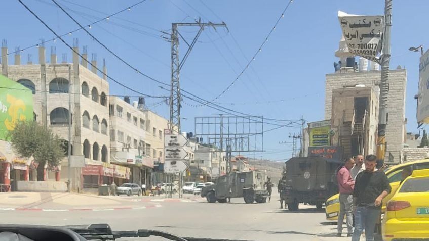 إصابة جندي بعملية طعن في حوارة وانسحاب المنفذ
