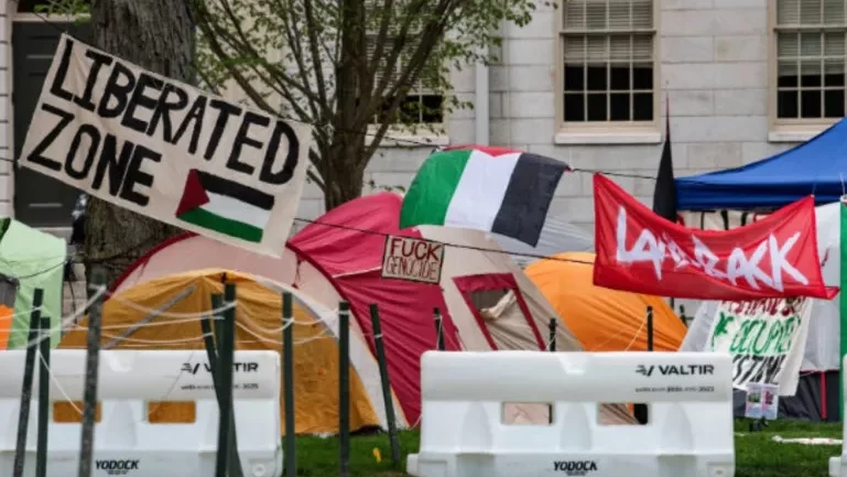 جامعة هارفارد تقبل بتحقيق مطالب المتضامنين مع فلسطين ومناقشة بعضها