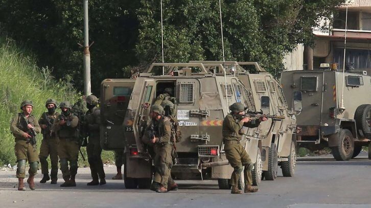 قوات الاحتلال تعتقل 3 مواطنين من عائلة زعول في بيت لحم
