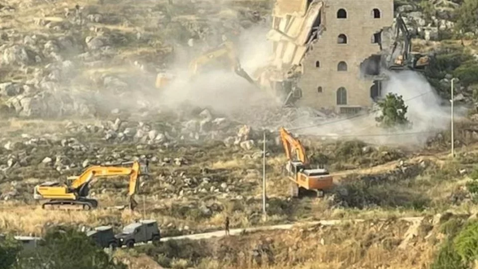 الاحتلال يهدم منزلا قيد الإنشاء غرب أريحا