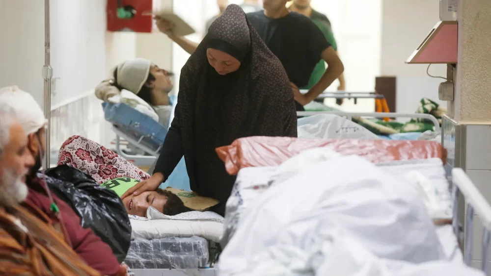 دور وزارة الصحة في التحويلات الطبية للجرحى والمرضى من قطاع غزة
