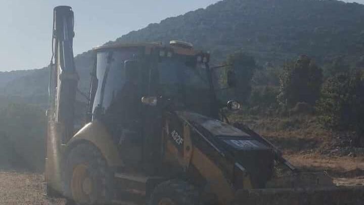 مستوطنون يجرفون أراضي بواد قانا غرب سلفيت