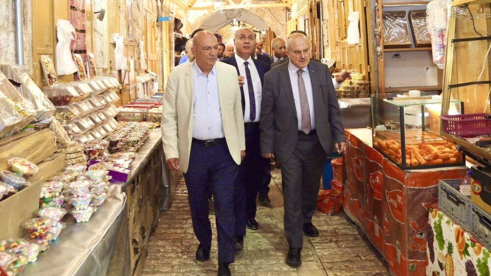 وزير السياحة: البلدات القديمة تشكل جزءا مهما من الرواية التاريخية الحقيقية لشعبنا