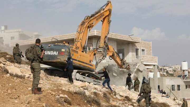 الاحتلال يهدم منزلا ثانيا في قرية جلبون شرق جنين