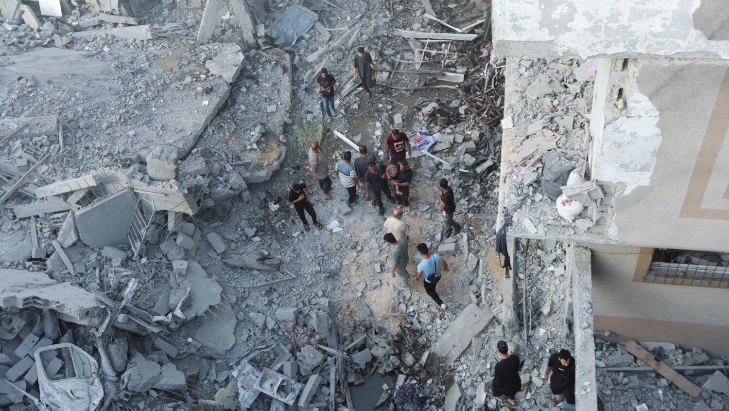 الإعلام الحكومي بغزة: جنود إسرائيليون تنكروا بهيئة نازحين في عملية النصيرات