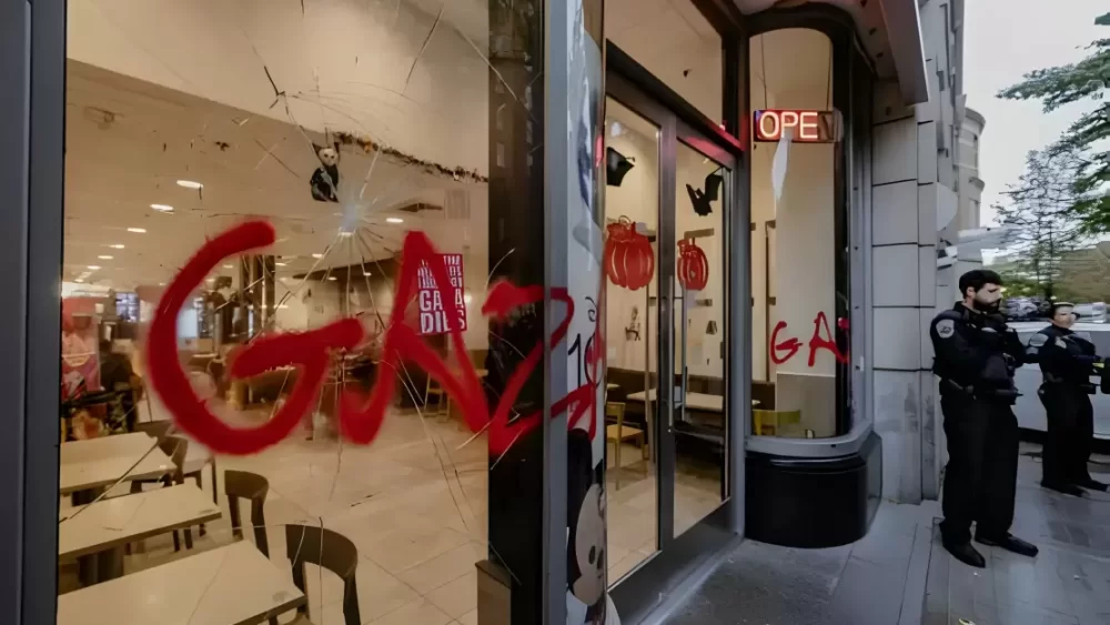 سلسلة مطاعم بريطانية تتراجع عن فتح فروع بـ "اسرائيل"