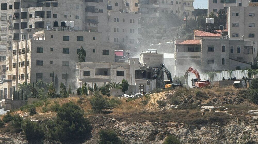 الاحتلال يهدم منزلاً في منطقة "فرش الهوى" غرب الخليل ويشرد 10 مواطنين