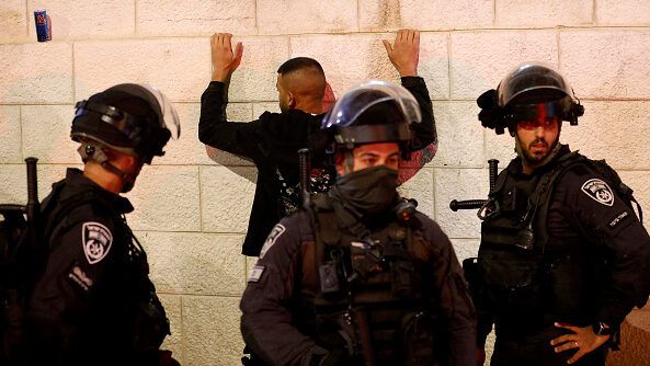 الشرطة الإسرائيلية تعتقل 14 عاملاً من الضفة في الداخل المحتل