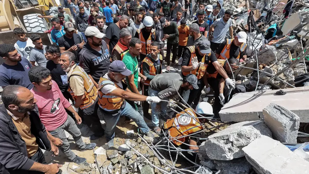 اليوم 260 للعدوان: مجازر واستهداف خيم النازحين ومئات الدبابات تنتشر غرب رفح وسط عمليات تدمير واسعة
