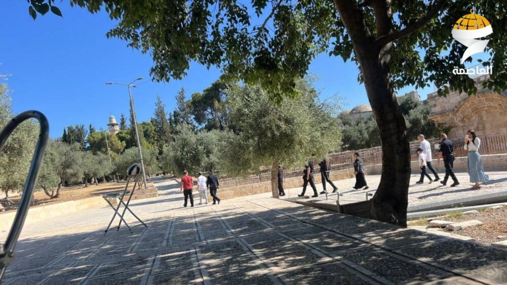 وسط تحويل البوابات إلى ثكنة عسكرية.. مستوطنون يقتحمون المسجد الأقصى