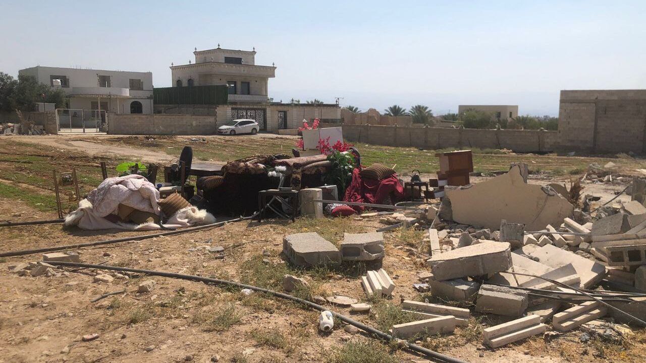 الاحتلال يهدم منزل لمواطن مقدسي بقرية الديوك التحتا في أريحا
