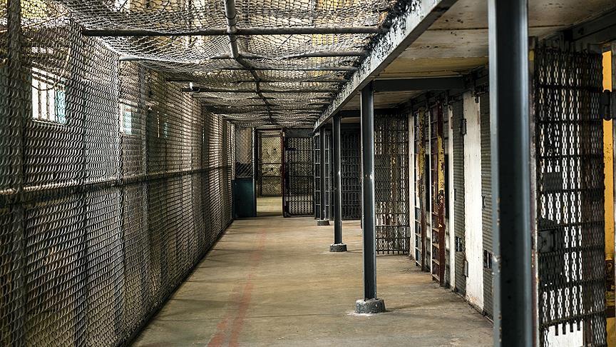 "هآرتس" العبرية: إدارة السجون قلصت الطعام المقدم للأسرى الفلسطينيين وتخفي معلومات حول ذلك