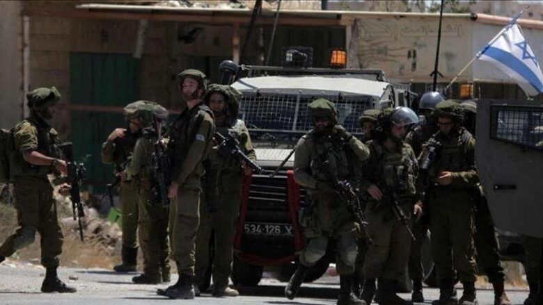 الاحتلال يعتقل مواطناً من يطا ويستولي على مركبة جنوب الخليل