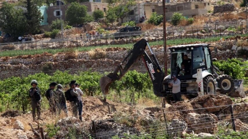 بعد مزاعم باستخدامها في صناعة المتفجرات.. الاحتلال يلاحق الأسمدة الزراعية بالضفة