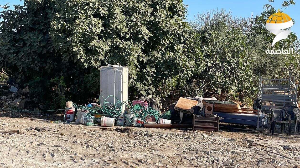 الاحتلال يهدم منزلاً ومنشآت في بلدة عناتا شرق القدس