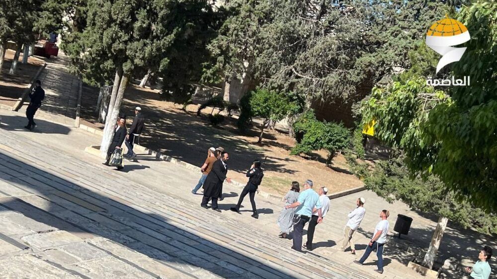 مستوطنون يقتحمون المسجد الأقصى المبارك