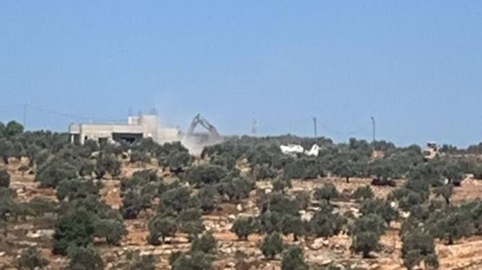 الاحتلال يهدم منزلين قيد الانشاء في يتما جنوب نابلس