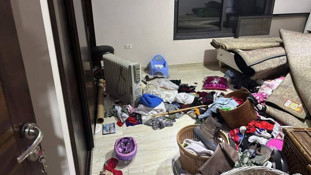 الاحتلال يعتقل شقيقين من ترمسعيا شمال رام الله